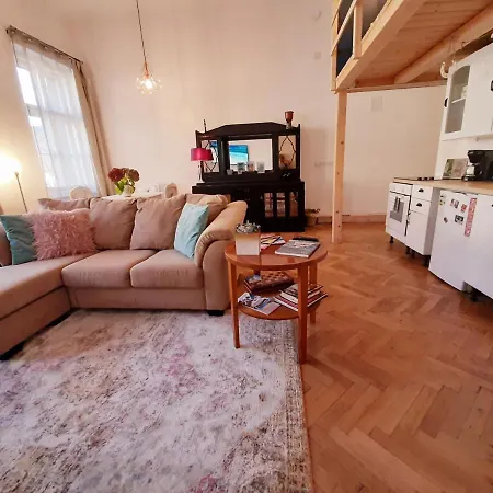 Central Loft Apartment *